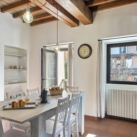 I Balconi Apartment *